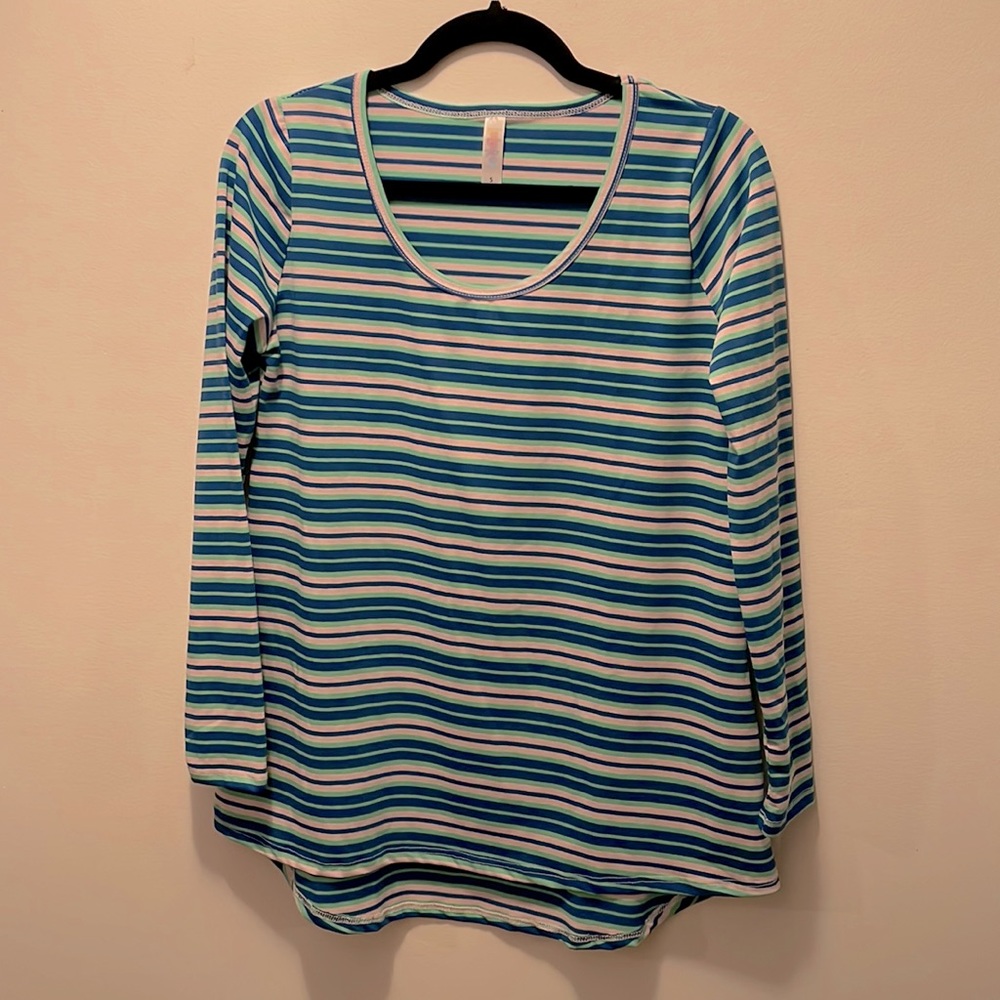 LuLaRoe lynnae top